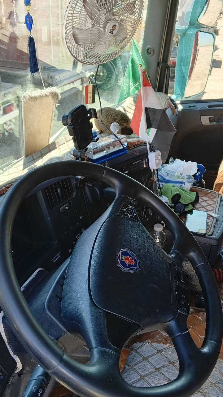 سكانيا موديل 2011 للبيع رقم انكليزي ترقيم جديد شرط التحويل مباشر للستفسار ***********
