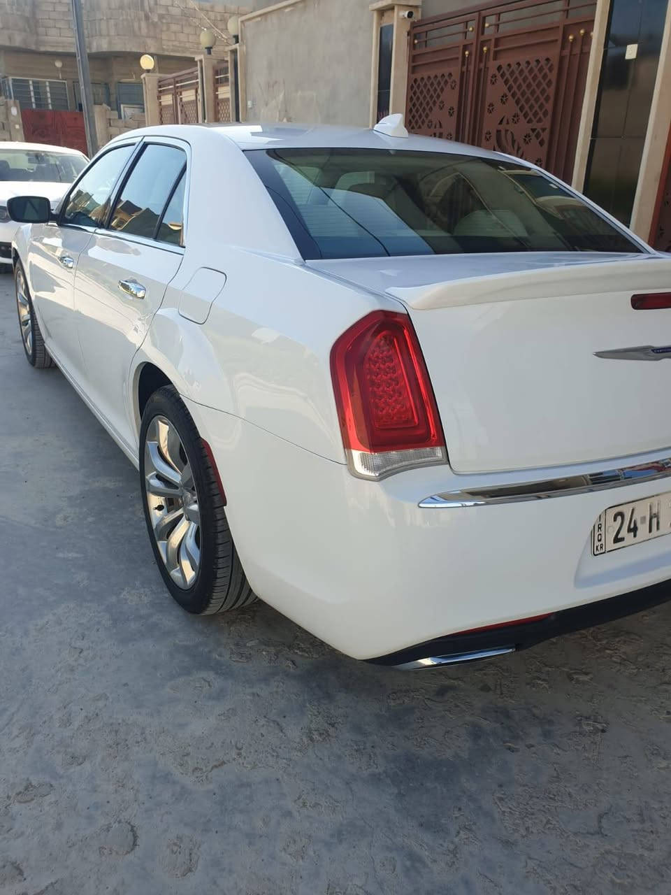 السلام عليكم 

اوباما 2018 c كلين تايتل السياره حيل جديده كفاله عامه بدون صبغ بدون بارد السياره حلوه و دينار واحد متصرف عليها  جاهزه من كل نواحي 

المواصفات 
 بصمه 
تشغيل عن بعد 
كشنات اماميه تدفئة تبريد 
كشن خلفي تدفئه 
تحكمات أستيرن 
مري هيتر 
مري قلاب 
تبريد قطعتين
كشن خزن 
فول بدون بانوراما وبرده
السياره استخدام شخصي 
السعر 240 وبيها مجال قليل مو شراي لا اتعبني 

 
وباقي مواصفات ال C المعروفه رقم دهوك تحويل ثاني يوم 

مكان السياره / موصل   
 
للاتصال
***********
