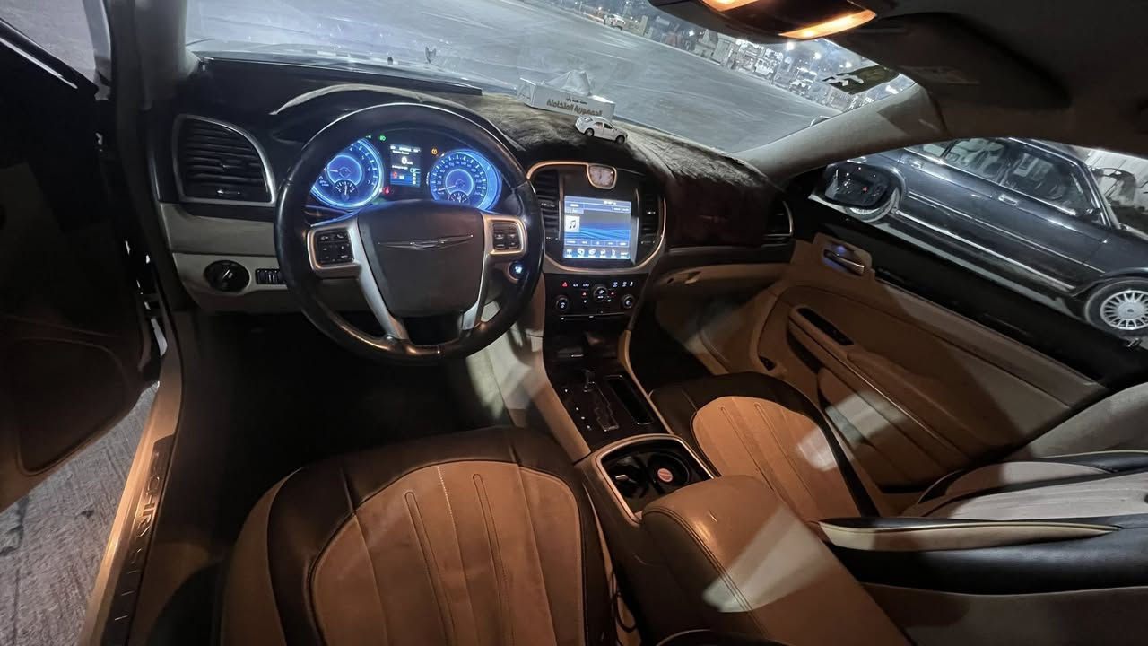 اوباما أدوات كصه جنطه موديل 2014
السياره فول عده الفتحه محرك 5700هيمي 
السياره كامله ما نقصه شي 
متومه وكامله 
مكان السياره بصره 
سعر 57وبيه مجال بسيط
رقم تلفون ***********
