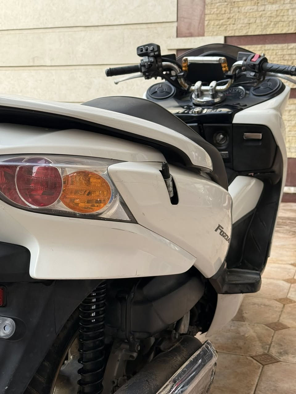 سلام عليكم
فورزة 010 للبيع دراجة نضيفة 
فول مواصفات 
ممشاها 36 الف 
الدراجة الله شاهد نضيفة 
عوزها بس كلج 
للاستفسار ***********
مكاني بغداد
