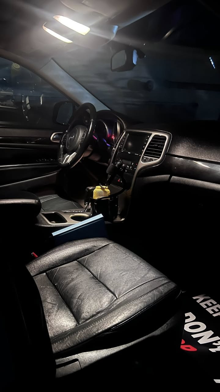 السلام عليكم Jeep لاريدو للبيع …🚘
موديل 2012 
لون / ابيض 
سنوية /ل٢٠٢٩
فول مواصفات 1/1 
تخم ويل 14
تشغيل عن بعد ..
كشنات جلد لون اسود 
شاشة / تحكم ستيرن 
بانوراما .. سيارة داخلة كلين 
صبغ من جهة يمنة فقط اثر شخط .
رقم بغداد دولي ..
صدر مكينة كير خير من الله 
سيارة نضيفة داخل خارج ..
تدفئة + تبريد شغال 
يوجد فيديو للسيارة .🎥
السعر 160💵
مابيها نقص سيارة .
مكان سيارة بغداد الكرخ .. 

للاتصال واستفسار على رقم ..
*********** 📞
