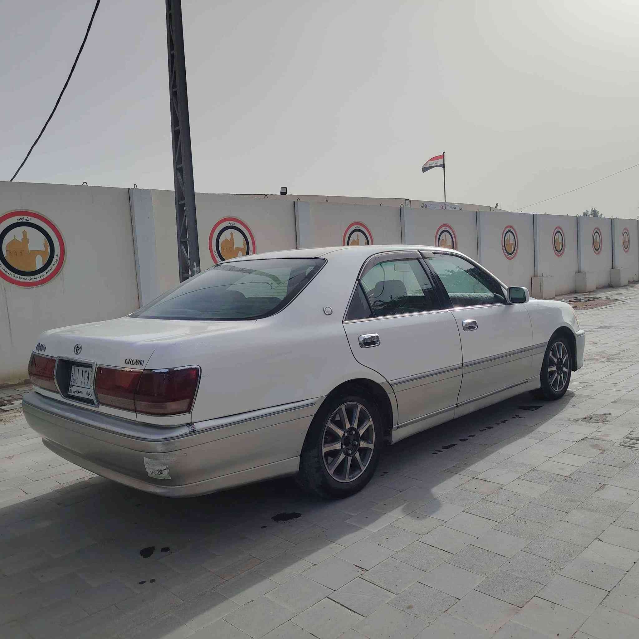 ملكه كراون للبيع 
2002
كرستال اصل 
ويل النجمه
مكينه دي فور الجبير 
3 دكم 
كير ومكينه وحداديه نضيفات 
 السياره مكفوله من الكص والضربه والصبغ
السياره نضيفه بس بيها شويه جراد بالقماره 
مدفوع كمركها وكل شي  خاص بيها 
السعر 105 وبيها مجال 
*********** النجف, العراق
