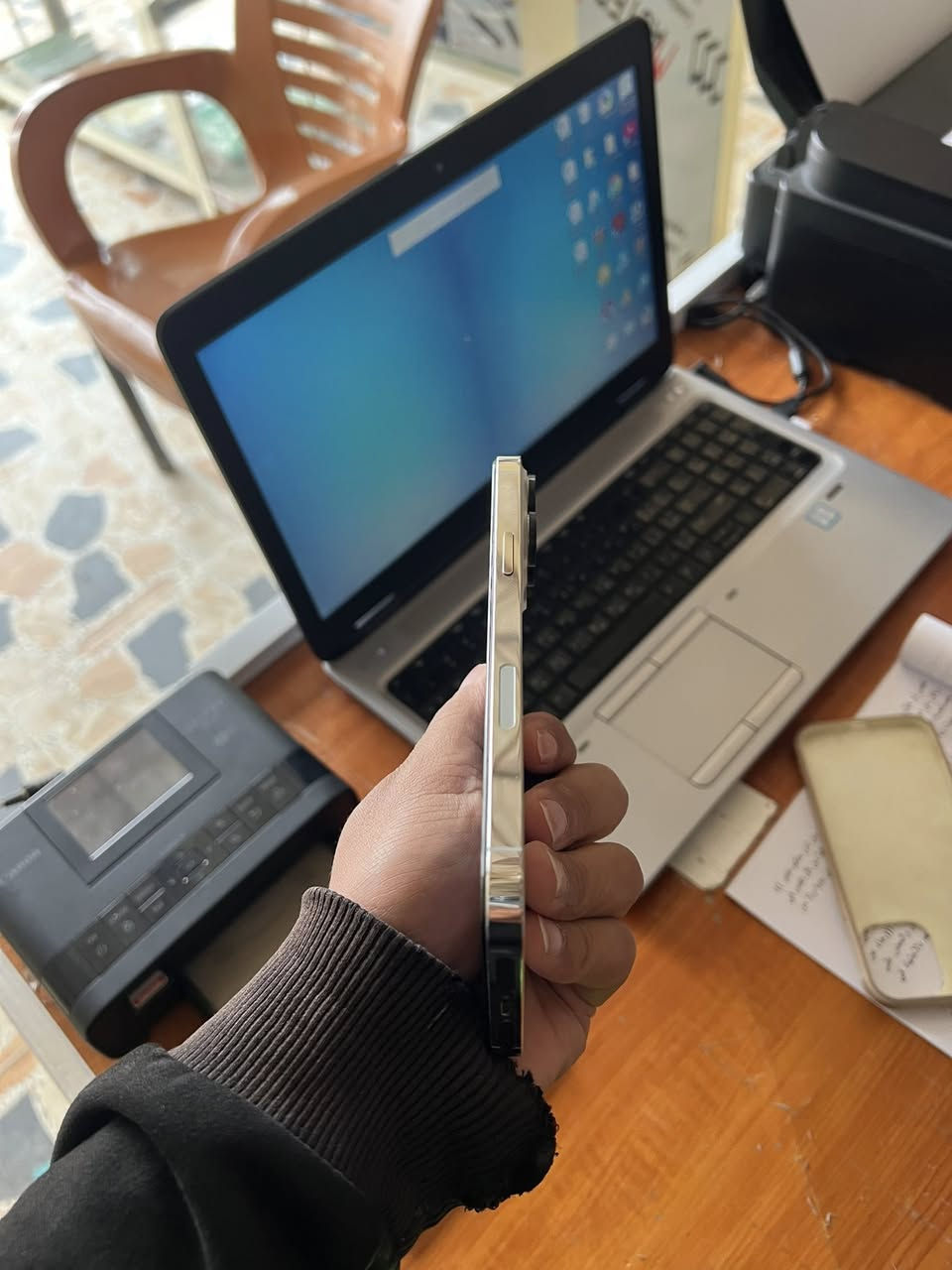 سلام عليكم
ايفون 13 برو ماكس لون ابيض 
ذاكره 256 
بطاريه 90 
نضافه 💯 
الجهاز شرط مايعبر هوه ومكفول 
السعر 670 وبيه مجال 
المكان العلم 
***********
