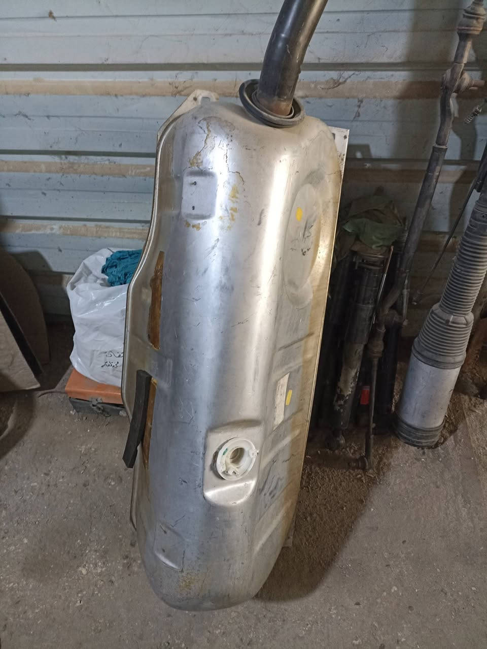 غراض شبح 
تانكي كامل مع الطوافة والقبغ 
شمسيات
فرس شبح
حلة الصوب الصغير نزلة سعد بيجوا طريق بنشة الزائرين ت ***********
