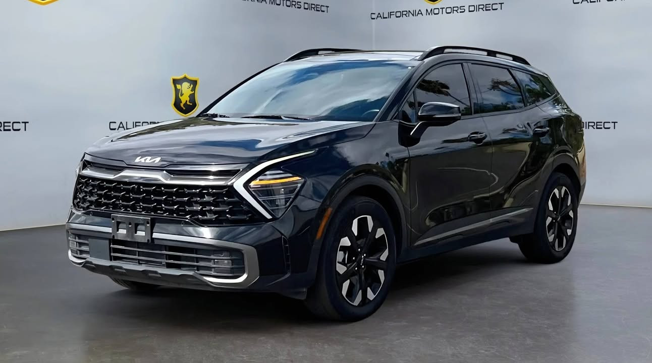 سبورتج  هايبرد بلك ان |KIA Sportage
 - موديل 2024
بحالة زيرو دخول جديد 
  مواصفات فوك الفول  4x4
 محرك 1.6 لتر توربو هايبرد +محرك كهربائي قوي بقوه260حصان (اقوى من جميع اصدارات سبورتج واكثرهن اقتصاديه وعمليه)
 ‏تمشي بتفويله وحده 1100k 
 ‏#العداد 5الف ml بحالة زيرو
 ‏#حادث_السيارة ضرر سطحي بسيط بابين وقبغ جنطه ومبدل نفس لون بدون صبغ سيارة 
 ‏#اللوحات بغداد 
 ‏#اللون بلاك ملكي 
 ‏#الفئه اكس لاين برستيج (بلك ان ) اعلى فئه
كير ماوس اوتيماتك 8 سرعات
تشغيل ذكي ( بصمة ) ,تشغيل عن بعد
شاشة Apple CarPlay, android auto 
 4 كاميرات (360) درجة 
تحكم ستيرين كامل مع تدفئه 
 فتحة سقف ( بانوراما ) كاملة
هاند بريك كهرباء
 شاشة كبيرة ( GPS )
 رادارات 360 
حساسات امامي و خلفي
 مقاعد خزن ميموري 
شاحن وايرليس
كراسي كهرباء 
 تبريد + تدفئة المقاعد الامامية
تدفئه مقود 
صندوق كهرباء
 هاند بريك كهرباء 
 مانع انزلاق 
 اوتو هولد ( AUTO HOLD )
 مساعد نزول المنحدرات 
 سستم صوت مميز هارمن
 ‏انظمه قيادة متعدده
 ‏نظام قيادة ذاتي
 ‏كشنات جلد فاخر اصلي
 ‏منافذ USB +أواكس
 داخل انارة متغيرة عده الوان 
بصمتين 
تحكم عن بعد تقديم وترجيع بالبصمه
السيارة اعلى فئه بالسبورتج 
لتواصل واتس ***********
