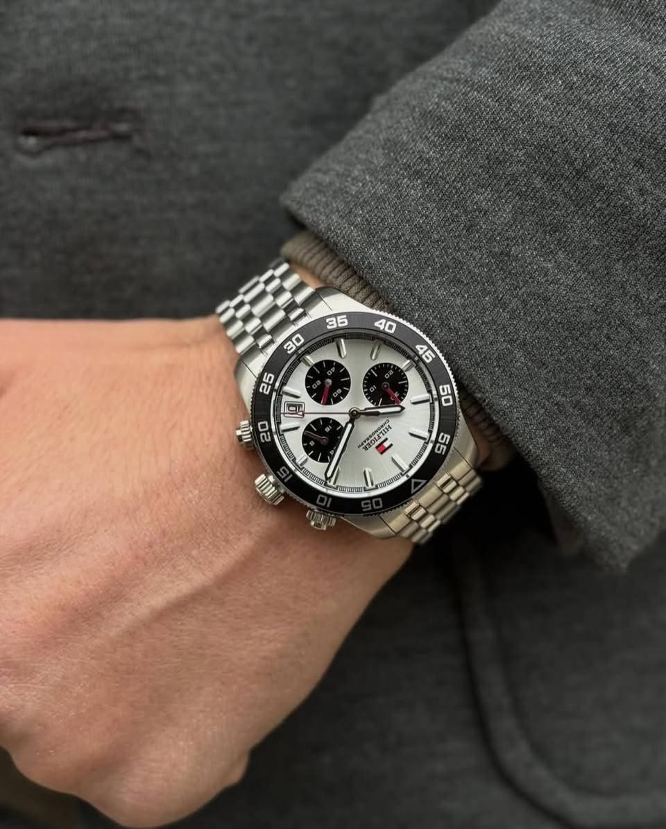 بسمِ الله ، والصَّلاة والسَّلامِ عَلَىٰ رَسُولِ اللهِ  ﷺ .🌿
#مــزاااااد
ساعة #تومي_هيلفيغر الأصلية ✅
ساعة تومي هيلفيغر Tommy Hilfiger رجالي أصلية تومي هيلفيغر
TH85 1792215  للرجال ب بمينا بيضاء وسوار فضي من الفولاذ المقاوم  😍

⬅️ رتيل الساعة ≈ 300$
🔸المزاد #عرض و #سوم و #طلب
 يبدأ المزاد من 10$ والرفعة أقل شيء 10$

 والسوم بالدولار$

#يبدأ من الآن و #ينتهي يوم غدٍ إن شاء الله الساعة الثانية والربع مساءً ..

 ☑️ للأعتماد أولاً : أرسال العنوان الكامل ورقم التلفون .

والتوفيق من الله للجميع 🤲

🔹 TOMMY HILFIGER 🔹

🔴 المواصفات :
▫️تومي هيلفيغر Tommy Hilfiger رجالي أصلية
▫️كَود الساعة  تومي هيلفيغر
TH85 1792215
▫️الساعة من الفولاذ المقاوم للصدأ
▫️الحركة كوارتز 
▫️ السير ساتلس ستيل مقاوم للصدأ 
▫️الفولاذ المطلي مقاوم للصدأ 
▫️علامات وعقارب مضيئة في الظلام
▫️الوظائف: كرونوغراف، التاريخ، اليوم، الساعة، الدقيقة، الثانية
▫️سناتر شغالة 
▫️مقاومة الماء 50 متر 🌊  
▫️القطر 41 ملم 

🔹الحاله جديدة لك 😍
تأتي مع العلبة الأصلية والكتلوك وكرت الضمان والعلاكة الخاصة بـ الماركة ✅

وتكدرون تبحثون على تفاصيلها أكثر 🌹

🚖 يوجد توصيل الى جميع محافظات عراقنا الحبيب 🚖


**إذا كنت صاحب هذا الإعلان وتريد حذفه لأي سبب، رجاءا أرسل رسالة إلى الدعم الفني**