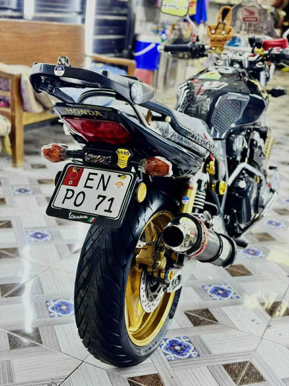 السلام عليكم.
للبيع
دراجة هوندآ Cb400
جيل ثالث
سكيورتي. 
وضع شركه كير ومحرك كفاله.
مكانها الانبار الخالديه
للٌاستفسار ***********
