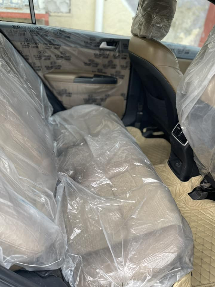 السلام عليكم 
سبورتج 2020 خليجي
رقم بغداد الانكليزي الجديد
ماشيه 96 الف كيلو قابلة للزيادة
سنوية بأسمي تنتهي ل 2029 
سيارة مكفولة من التبديل و البارد 
محرك دوش 2000
مواصفاتها :
بانوراما 
تبريد قطعتين 
المري شفط 
3 أنظمة قيادة 
وباقي المواصفات المعروفة 
سيارة نظيفة 
السعر 205 و بيها مجال 
مكاني بغداد
الهاتف ***********
غير متواجد على النت
