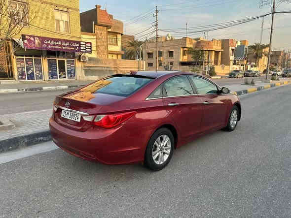 السلام عليكم ***********// *********** للبيع هونداي سوناته وارد امريكي موديل 2012 طخه دعاميه فقط بيه بابين  صبغ بلعراق موصفات سياره فول عده بصمه فتحه تحكم
ستيرن جهتين شاشه كبيره كامرا خلفيه ويل كب داخل لونين مكينه 2400 جدي اي اربع دسك مكينه وكير وحداديه 
تبريد عطلان  وتخم تايرات بحاله ممتازه جدا جدا (السعر ١١٥ ) رقم بغداد جديد تحويل مباشر مكينه سياره کربلاء
