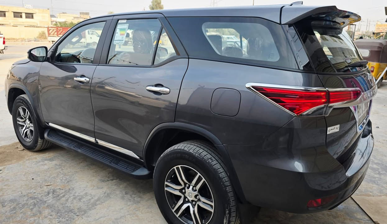 فورتشنر للبيع سعره 265 وقابل للتفاوض موديل 23 ماشيه 33 رقم بغداد بسمي بيه ربع دعامية صبغ فقط محرك 2700 توويل السونار و صورة الحادث بلمنشور مكان السيارة بصره احياناً في كربلاء 
***********
