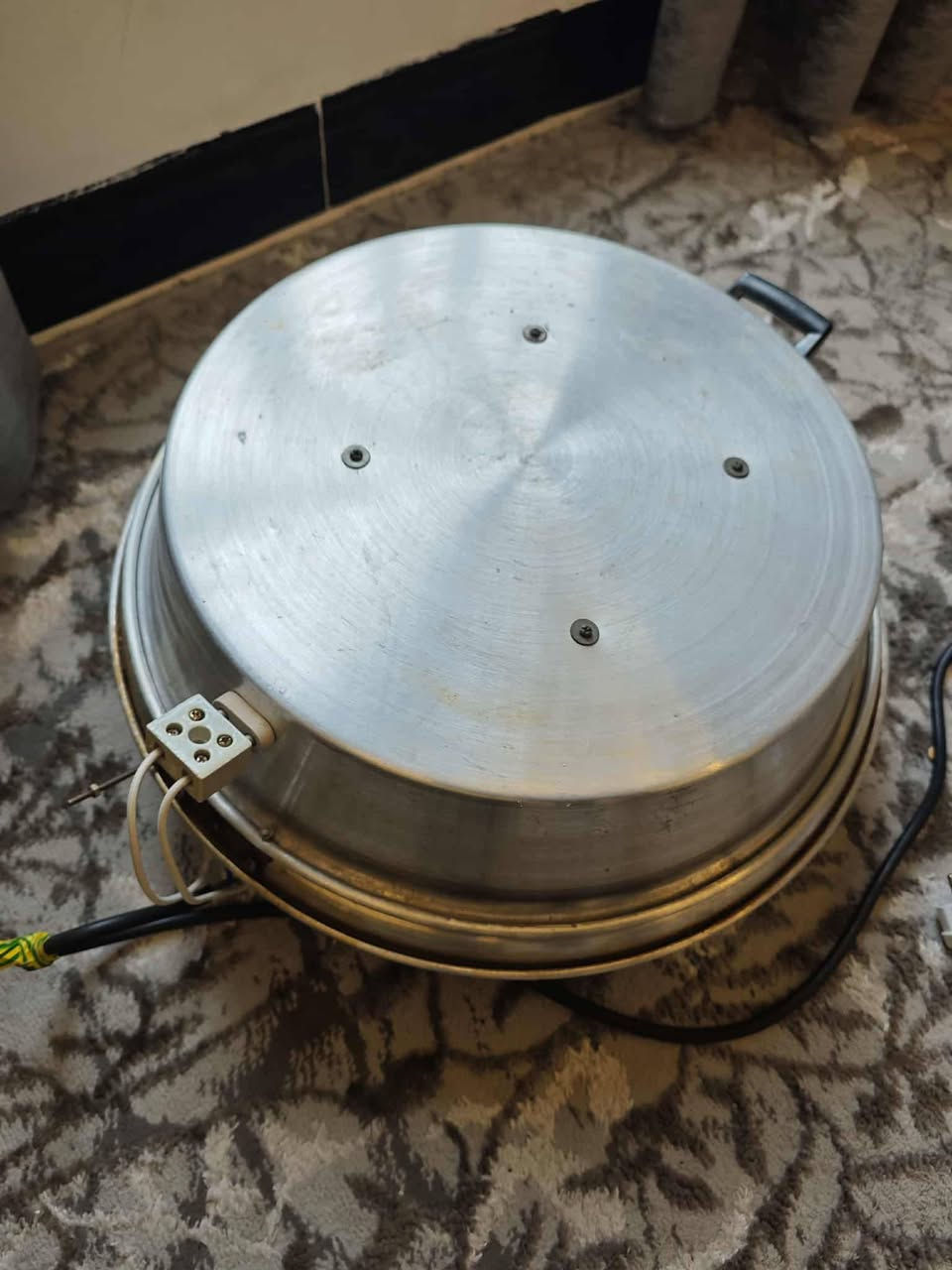 ثلاجة وغساله وتنور للبيع  ((ثلاجه شرط تجميد وتبريد نضيفه سعر 90 ))غساله حجم كبير  شرط غسل وتنشيف سعر 88 بيها مجال ))تنور نوعيه ثقيل  مستخدم مرتين اخذتو ب30 اريدو  ب23)))))))***********
