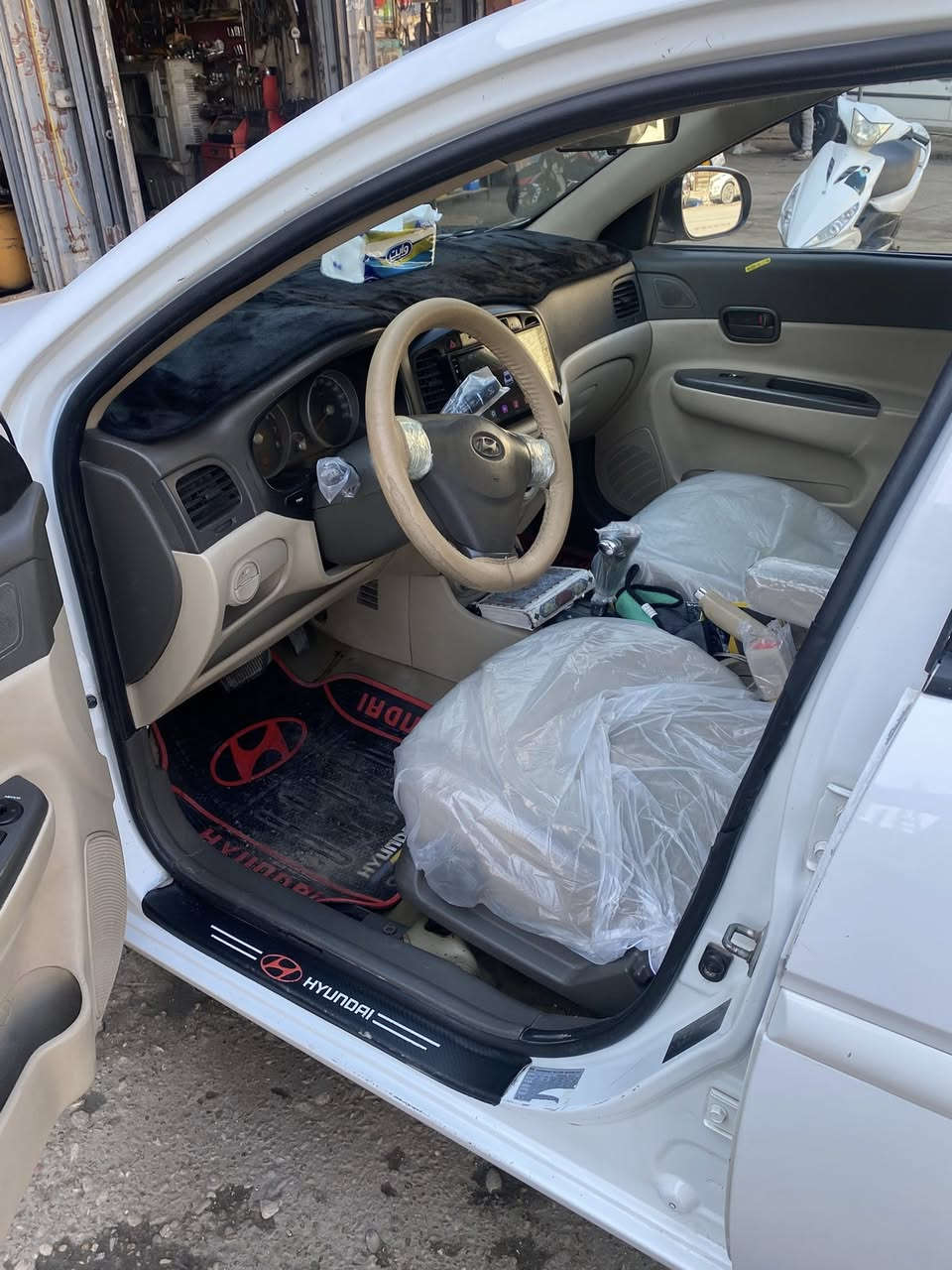 السلام عليكم اكسنت 2011 الشركة العامة محرك 1600 قطعتين صبغ باب خلفي عكس السايق وبنيد بدون دواخل اثر شخط سونار موجود تخم تاير جديد كامره دوارة شاشه تبريد شغال بوضع جيد تدفئة بوضع جيد محرك كير مكفول جام اربعة اوتو كهرباء رقم بغداد الدولي تحويل مباشر ثاني يوم السيارة بأسم صاحب الرقم  مكان السيارة بلديات (السعر 95)
الاتصال على الرقم *********** مكلف بالنشر
