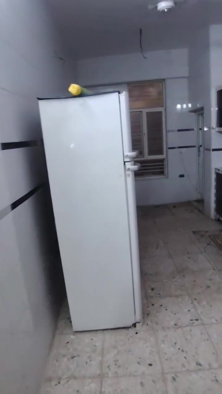 بيت للبيع في حي البساتين شارع الشيخ منهل خلف الكصاب واجهة ٥نزال ١٥ قاطين خدمات ٣ البيت نضيف وكافة الخدمات متوفرة للاتصال ***********

