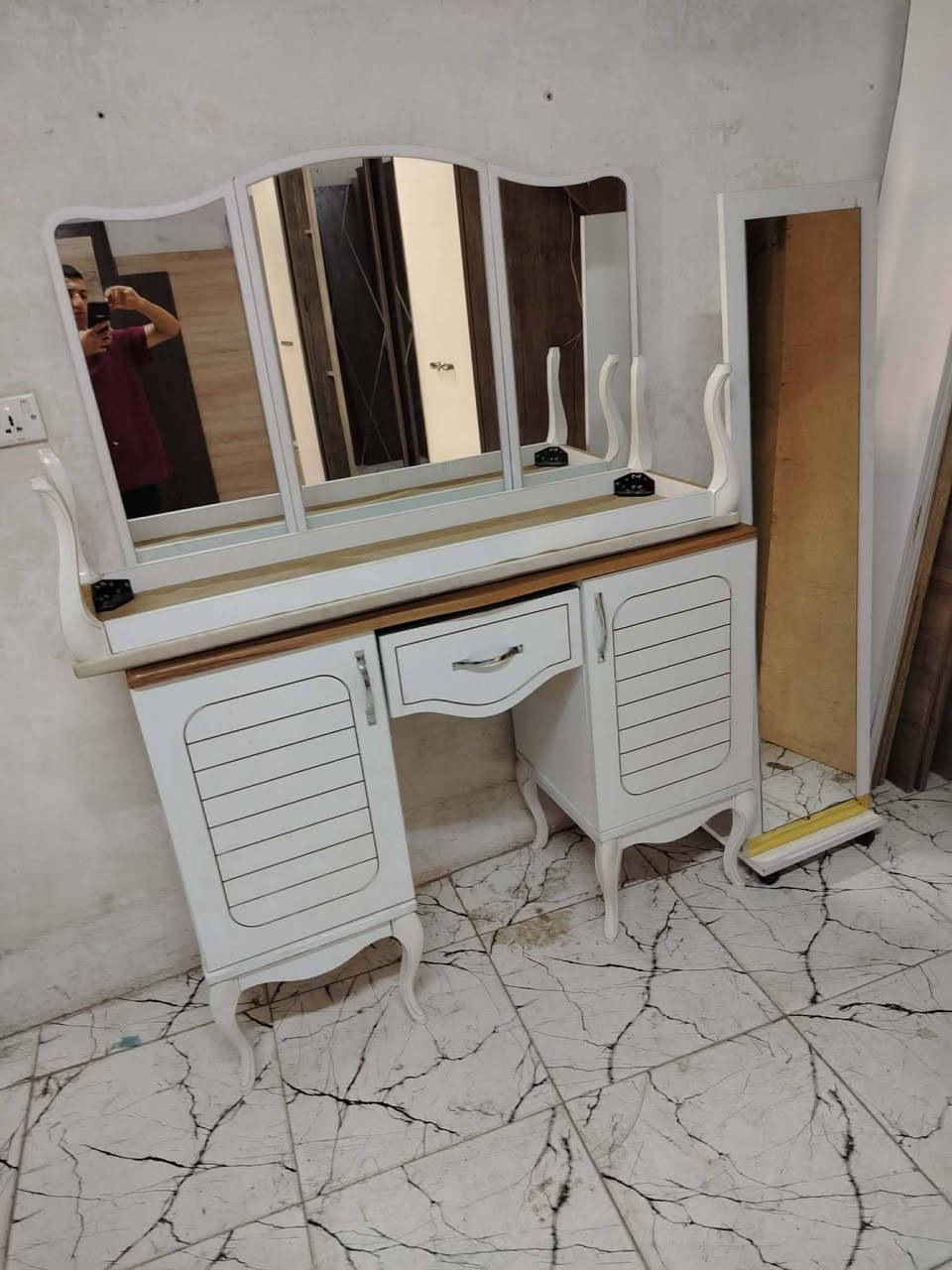 غرفة نوم يجنن بيبان كلها بسعر 425 شراي تعال خاص


**إذا كنت صاحب هذا الإعلان وتريد حذفه لأي سبب، رجاءا أرسل رسالة إلى الدعم الفني**