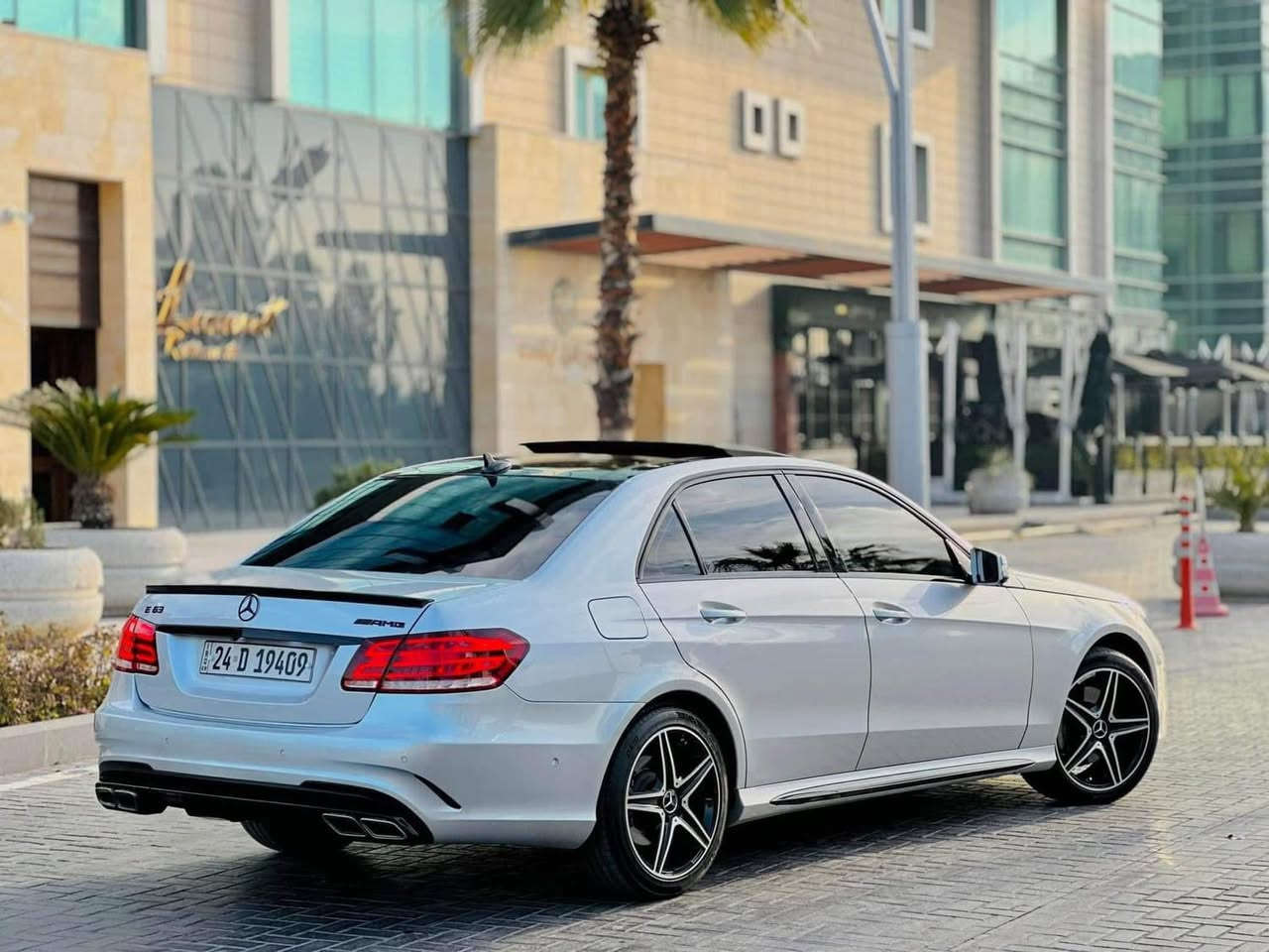 مارسدس E350 2016
رقم دهوك بأسمي
فول الفول
بانوراما
سماعات harmn/kardon 
كشنات جلد وتدفئه +خزن ميموري 
نضام اوتو ستوب
رادار جانبي
تحديد مسار
3 انضمه قياده
شفتات ستيرن
تبريد قطعتين
اناره محيطيه
ستيرن كهرباء
مكينه وكير كفاله
ماشيه 85 الف
حادثه ربع البنيد +جاملغات امامية كلير بدون ايرباك بدون دواخل سيارة عليه ادامة مكان السيارة بغداد الكاضمية 
السعر 225ورقة وبيه مجال للاستفسار. ***********
