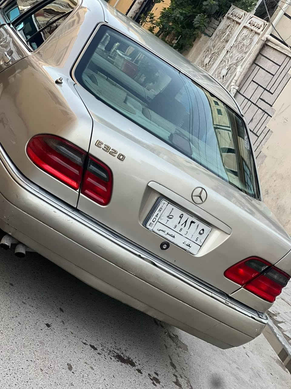 السلام عليكم 
مارسدس ام عيون موديل 96. 
مكينه عدله جديده  
تبريد تدفئه جديده
دشبول جديد كشناتها جلد نضيفه ومغلفيها 
سلايد روف 
تحكم كشنات 
شاشه 
السياره كلشي بيها شغال حته زراكات الايتات 
السياره كامله وخير من الله باسمي 
السعر 95 وبيها مجال 
الكريعات 
*********** 
***********
