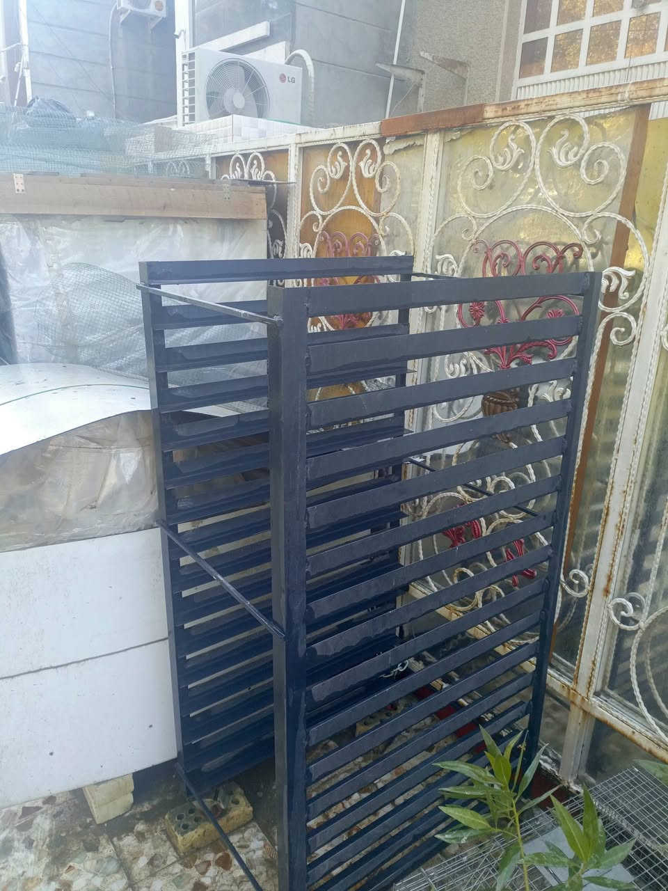 للبيع عربانة صمون جديدة ١٦ صينية تحمل صمون كهربائي بغداد ***********
