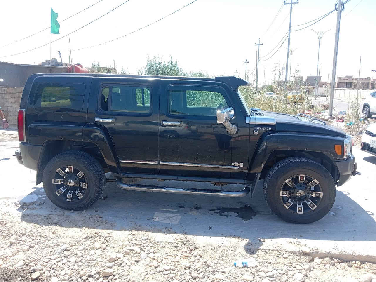 سيارة همر للبيع او مراوس 6 سلندر  حداديه كامله  للبيع السعر 110$ وبيها مجال  للأستفسار موجود واتساب واتصال ***********
