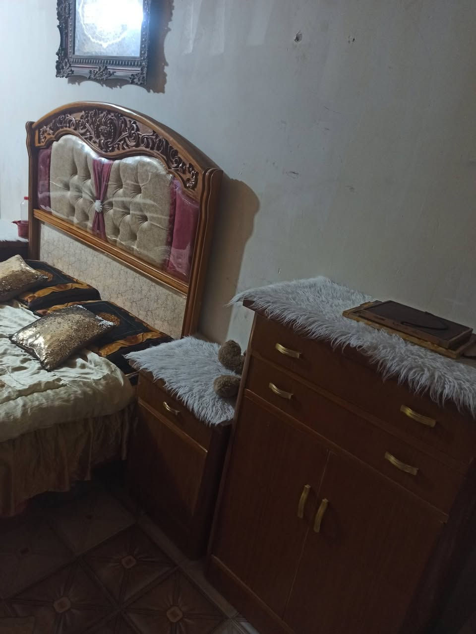 السلام عليكم غرفة اخشاب تفصال درجة اولة السعر 800
رقم الهاتف ***********العنوان بغداد الحسينية
