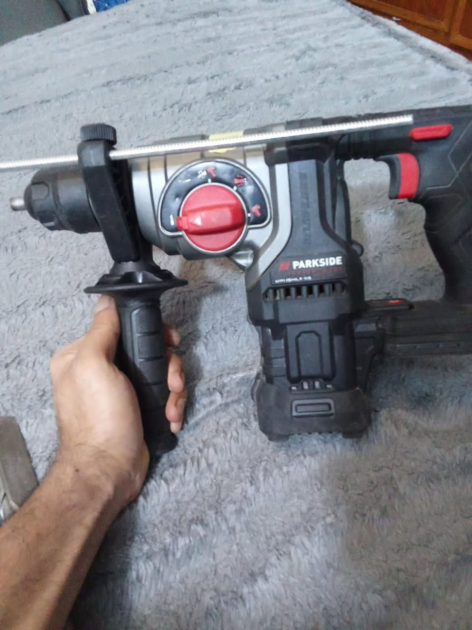 للبيع الي يفيدنة  وياهم شاحنة بدون بطاريات تعديل للمنشور الديل الهمر ب50 قفل الديل فتح وشد طوبة حديد ب40 كوسرة ب30 قفل الاجهزة ملاتي اشتغل بيهم وكلهم شغالات وع الفحص تواصل خاص او الاتصال 
***********
