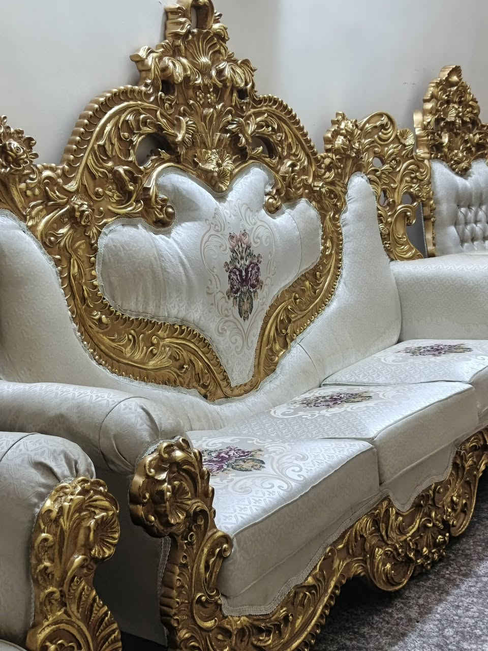 السلام عليكم شباب
تخم مصري للبيع 10 مقعد 
نضافة 90%100
 مع طبلات 2 زغار واحدة 1 جبيرة 
السعر 750الف وبي مجال 
العنوان بغداد جسر ديالى القديم 
رقم التواصل ***********
.................
