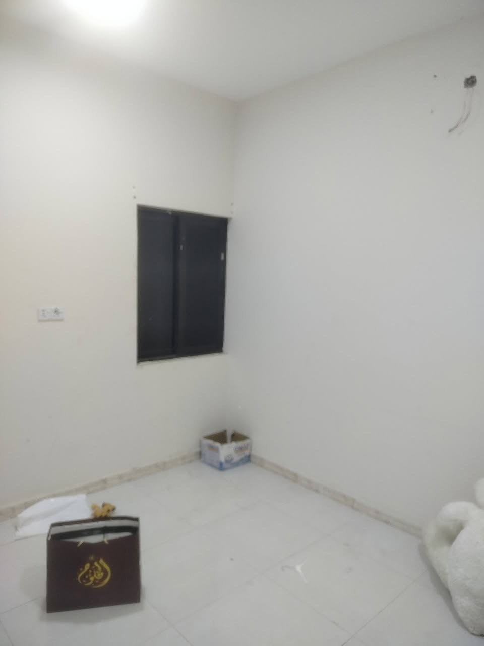 مشتمل طابق أرضي للأيجار بناء حديث في حي الخضراء يحتوي على 

2 غرف منام صاله مفتوحه على المطبخ صحيات 

للأستفسار الأتصال على الأرقام التاليه 
***********
***********
أو مراجعة مكتب عقارات ابو يوسف الواقع في حي الخضراء شارع معهد النفط قرب مطعم سيد صباح الياسري 

كما نستقبل جميع عروضكم وطلباتكم التجاريه والعقاريه

