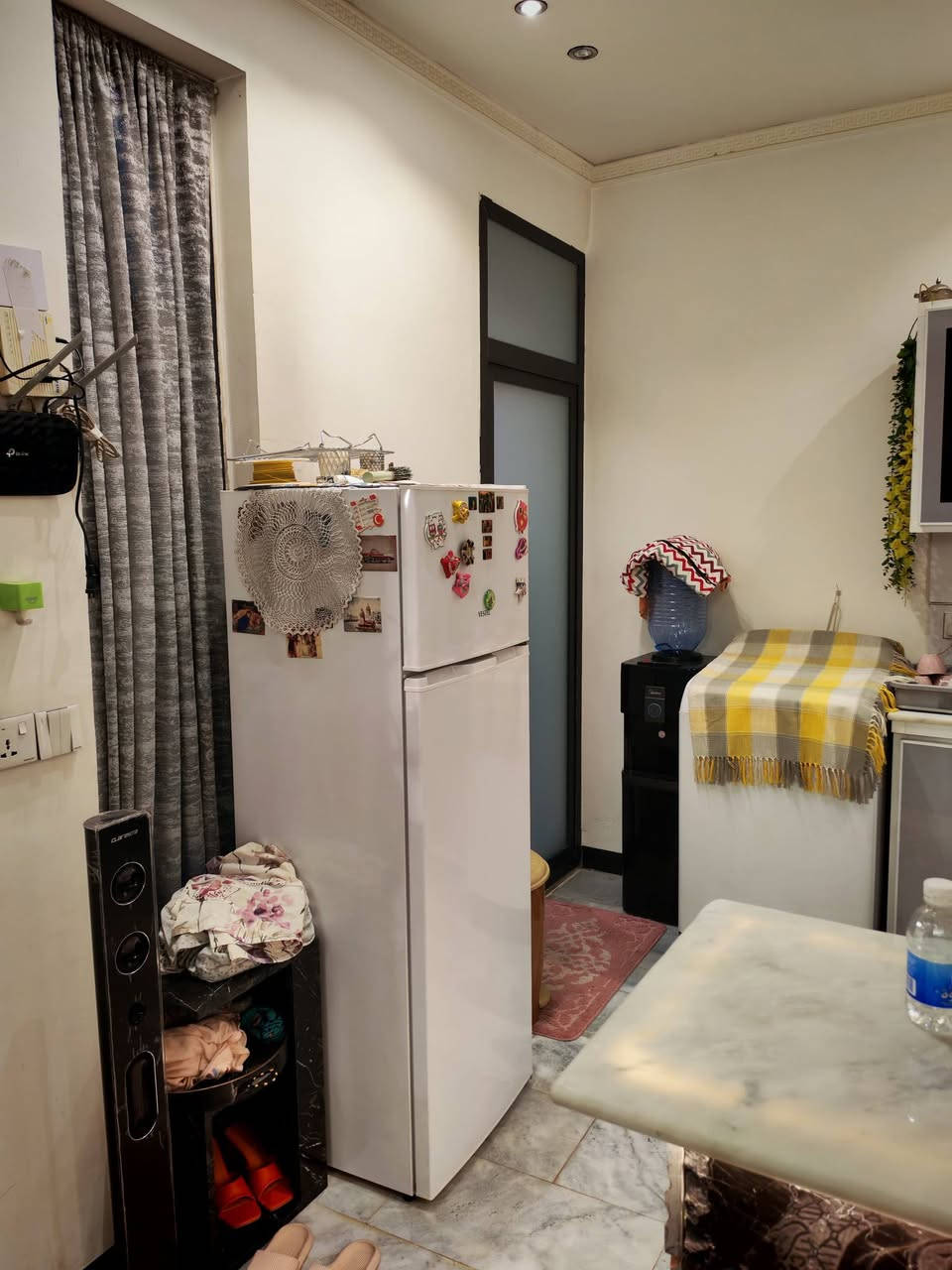 مشتمل مؤثث غرفه وصاله ومطبخ مليون ثلاث اشهر معه تىمينات شهر واحد ***********
