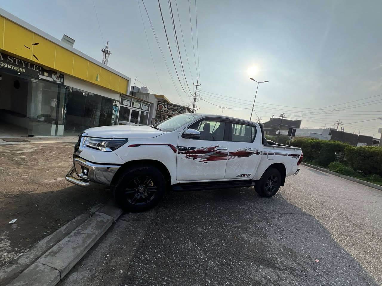 سلام عليكم سياره تويتا هايلوكس شركه جهان أوتوماتيك بصمه كشن تبريد شاشه كبير فول فول نضيف جدا بدون نقطه شخط ما بيه سياره كفاله عامه ماشيه38الف كيلو متر حقيقي سياره بشرط كير مكينه كلشي بشرط شركه جهان 
للتواصل***********
***********
