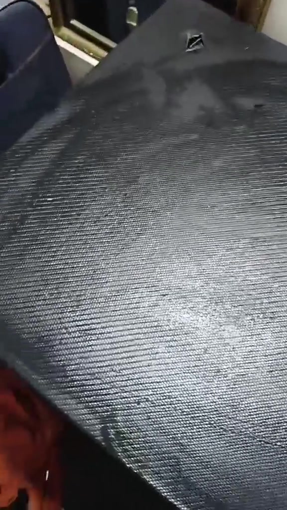 ميز مكتبي مسوي كيمنك جبير كلش وقوي كلش ونظيف مابي لا شخوط ولا شي مستخدمه قليل جنت خال عليه شاشع 24 وشاشه 32 والكيس سعره 100 وبي مجال بسيط وعندي توصيل داخل بغداد بي انارة تجكم بالتلفون ***********
