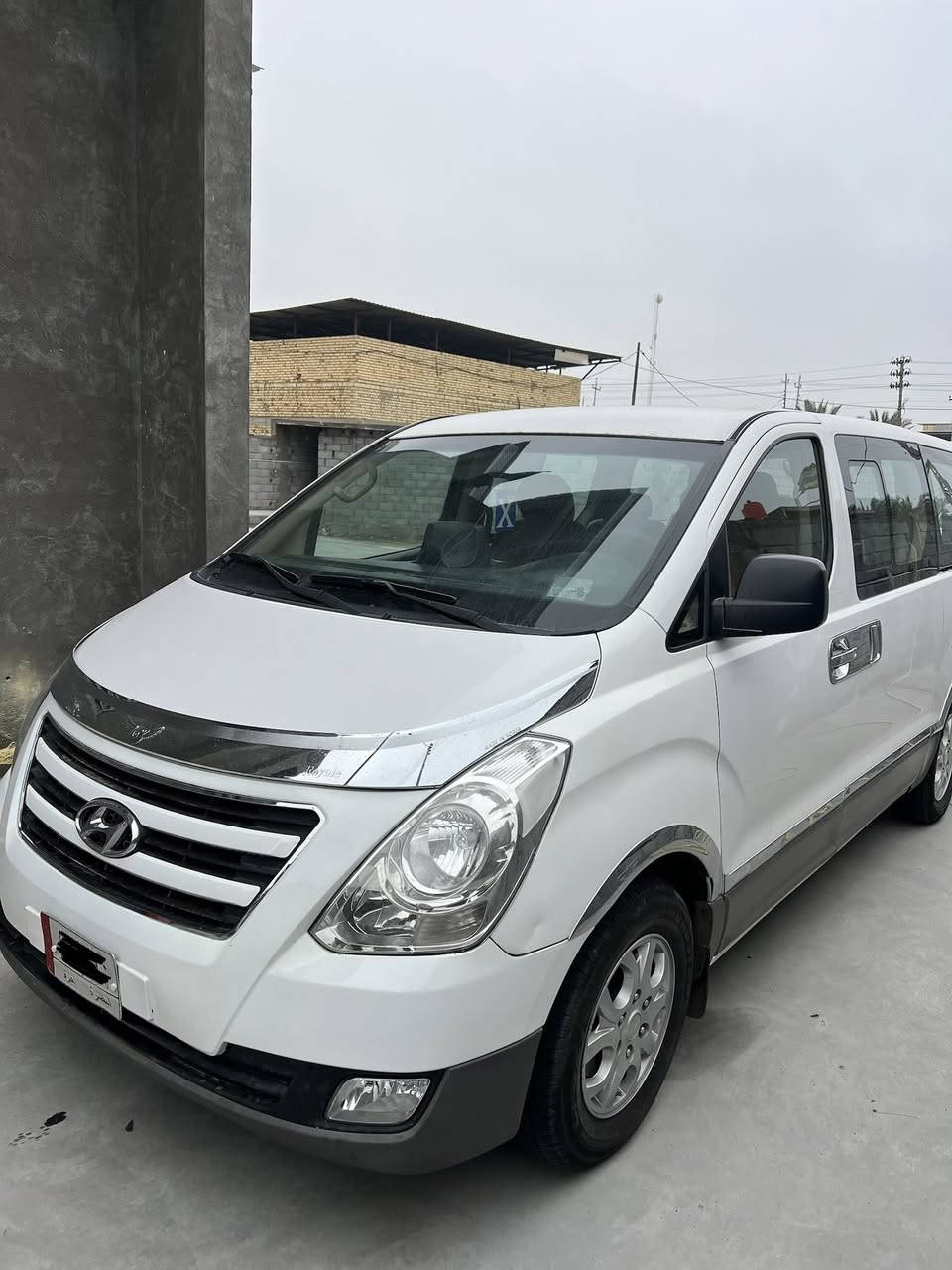 سلام عليكم للبيع ستاركس موديل 2018 مفتوح رقم بصره سنويه مجدد سياره جديده وجاهزه من كلشي حداد طخم تاير ارضيه جديده بيها صبغ بجاملغ خلفي سعر 185 مكاني البصره القرنه للاستفسار ***********
