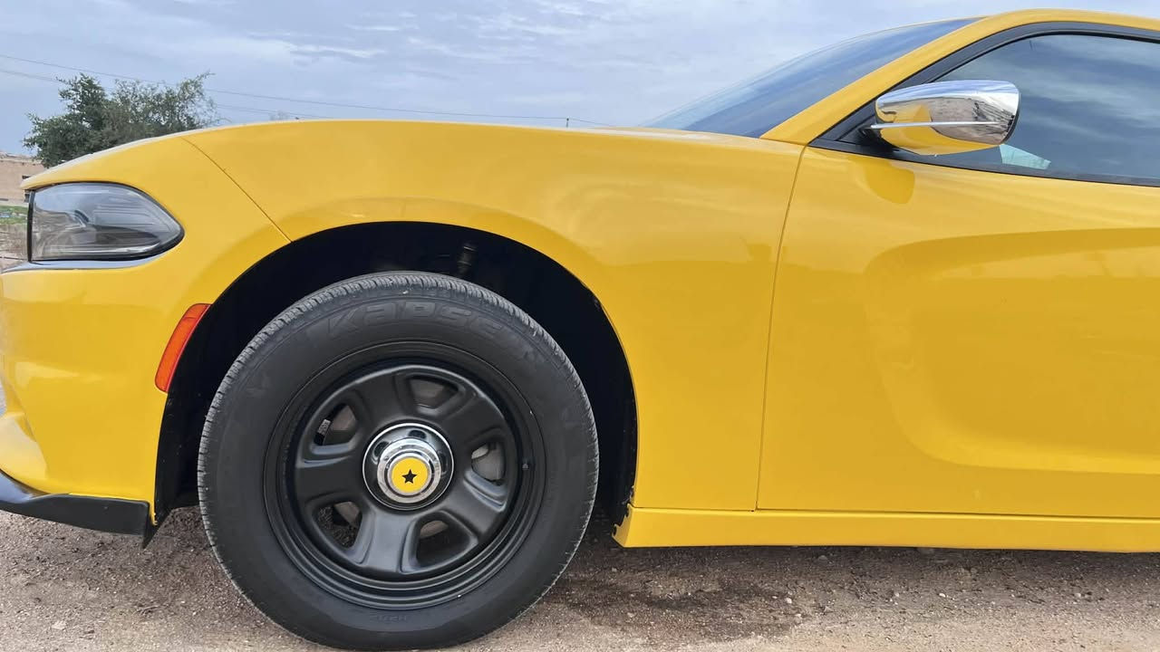 السلام عليكم للبيع جارجر SXT. 16     22 . سياره جديده كلش بمعنه الكلمه على وضع شركه  جهازه من كلشي  مكينه كير اكسن تخم تاير حداديه خلفي امامي تبريد  كلشي على وضع شركه سياره هستوها مرقمه رقام وسنويه جدد وخط وبحث جدد سياره ما مشتغله على لخط  هواي  سياره حيل جديده شركه بيها جاملق وباب بدون بدون دواخل ابد   السعر 185 وبيها مجال   مكلف بل نشر مكان بصره زبير ***********     ***********
