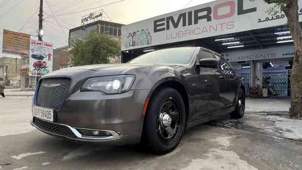 كرايسلر S3002018 
محرك 3.600 تو ويل 
بدون ايرباك فقط جاملغ خلفي وباب مبدل اصلي خلف السايق تبديل ودعاميه خلفيه مضروبه ومبدل اصلي صبعين بلحوض الخلفي فقط 
بدون فتحه بدون رادار 
كفاله 
كير 
مكينه
صدر 
عربانه خلفيه اماميه 
تايرات 
سياره جديده 
ونضافه فول
ماشي 300 الف 
مكانه بغداد 
تحويل مباشر  
*********** احمد العامري
سعر 215$ وبيه مجال بسيط 
مكلف بل نشر 
@الجميع
