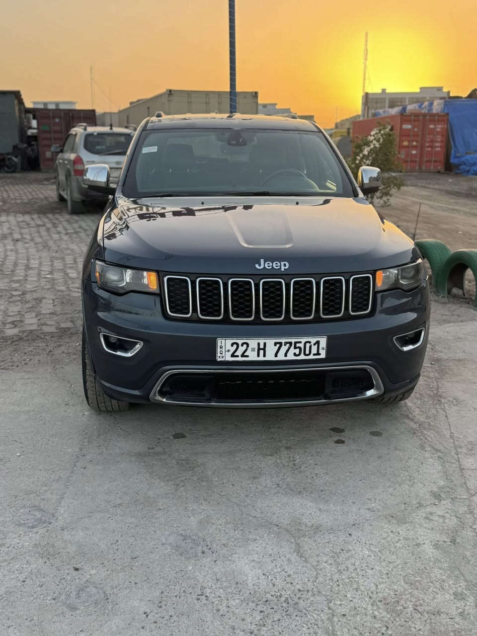 سلام عليكم
جيب كراند شيروكي 2020 مرقم اربيل تحويل او وكاله 
فول مواصفات المتد 
رادارات جانبيه 
حساس امامي خلفي 
كشنات جلد تدفئة تبريد 
كشنات خزن ميموري 
تحكم ستيرن 
شاشة كار بلي 
ماشيه 70 الف حقيقي 
السياره ماناقصها اي شي حداده وتخم تاير جديد 
4 انضمه قيادة فور ًيل 
سبورت
السعر 190
***********
