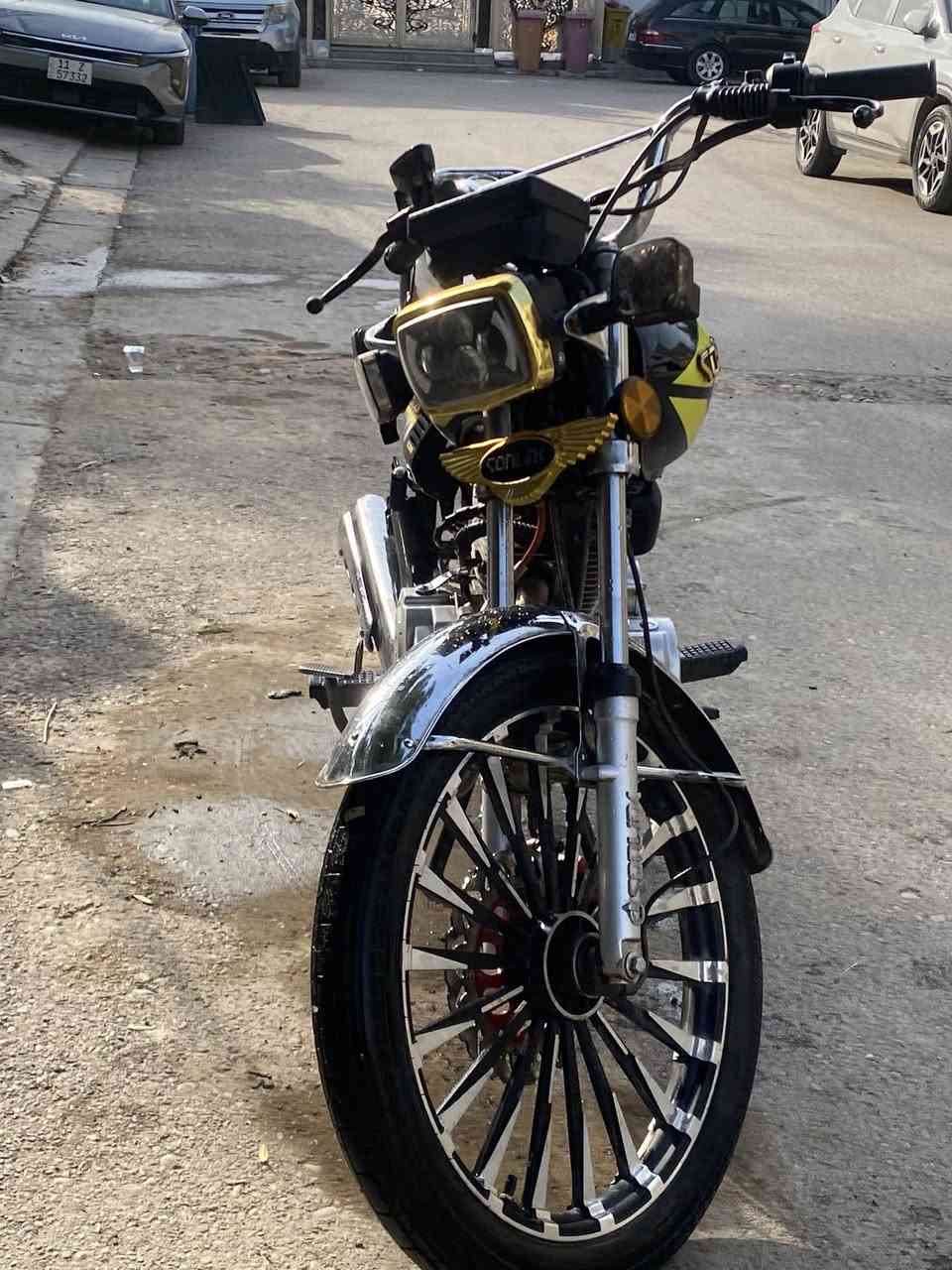 السلام عليكم دراجه ايراني سونك موديل 2024نظيفة مكينة كفاله ممفتوحه ولا برغي شلعة معدل كله كامل كهربائيات كلها شغاله لايت عالي ناصي اشاير بصمة الدراجه مبيهة نقص بدون اوراق السعر 650 وبيها مجال عنواني الدوره الميكانيك ***********
