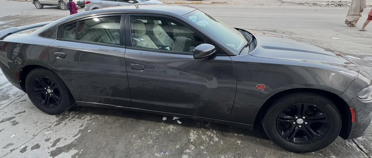 السلام عليكم 
جارجر 15 اصل رقم بغداد بأسمي
السيارة كلين لا ضربه ولا غرق 
من دخلت للعراق لليوم ممشتغله خط  
على ايدي بيها بارد فقط 
ماشية 120 
مواصفات الجارجر المعروفه 
حساس و كامره  و تحكم و تشغيل عن بُعد
وباقي المواصفات
التفاصيل  الي تخصها من صور
ومعلومات  خارج العراق موجودة   
مكاني ناصريه مركز السعر 185 وبيها مجال للشراي 
الرقم ***********
