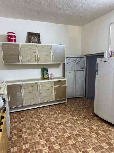 السلام عليكم بيت تجاوز للبيع الموقع حي الفرات قرب المستوصف متوفر كل الخدمات - كهرباء- وماء - وتبليط وعلى شارع العام 
السعر 13 وبي مجال 
رقم تلفون *********** رجاءً بس الشراي يتصل
