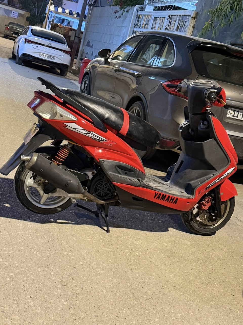 سكنس فحل نضيفه جدا المحرك بلادي والدراجه ناعمه ومعدل حلو وماناقصها شي  مكانها البصره ابي الخصيب 
رقم الهاتف ***********
السعر 950 الف
