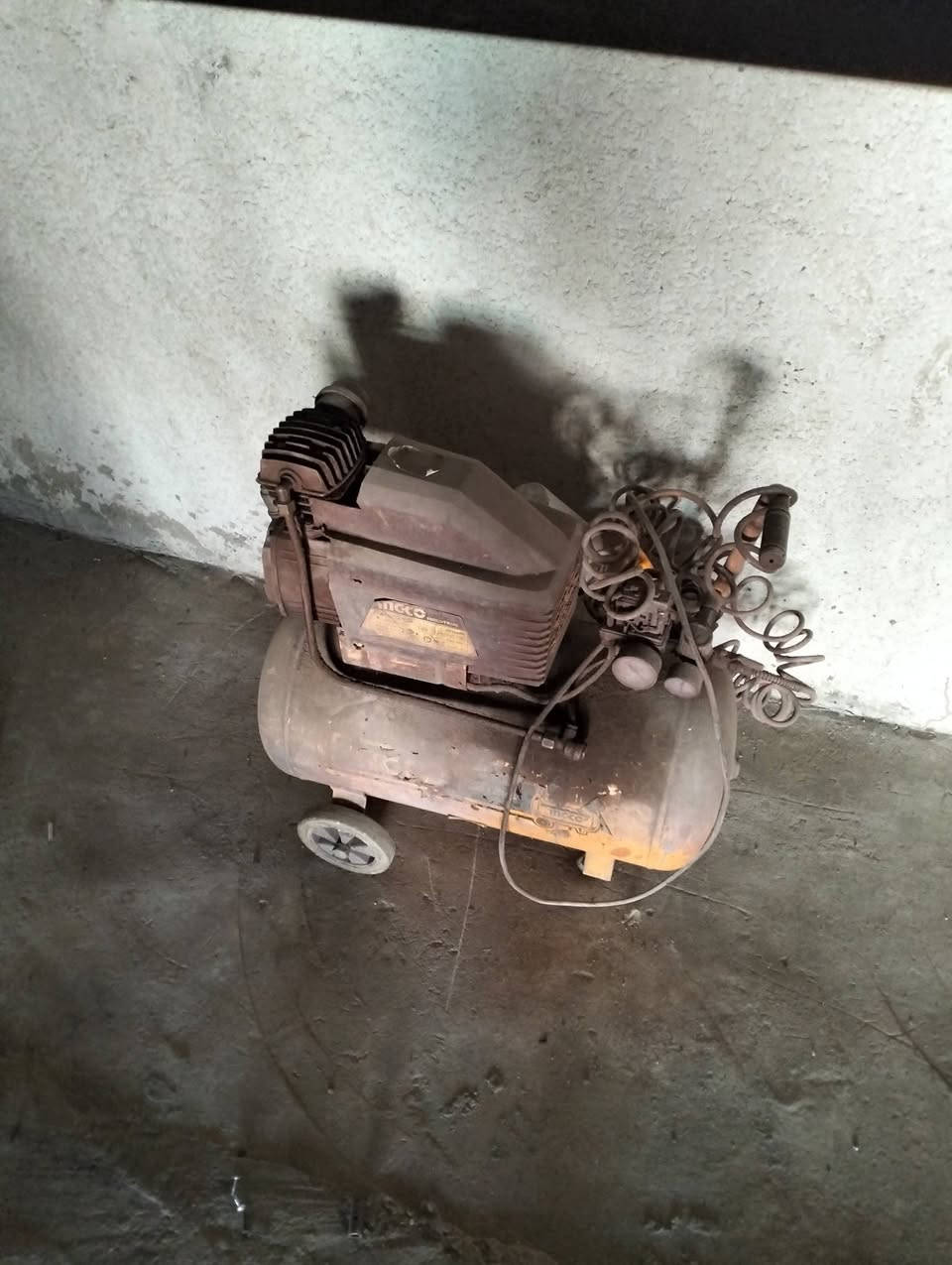 السلام عليكم غراض محل حدادة للبيع مع حديد ورمبه وفريمات كربلاء ***********
