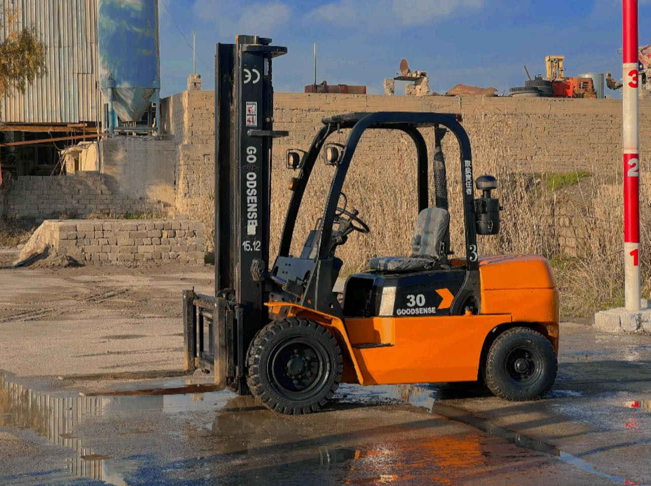 للبيع رافعة شوكية 2014
3 طن 3 حركات يمين+ يسار  رافعة وضع شركة 
كير محرك ازوز ياباني مكفولة تخم تايرات جديد 
سعر 70 ورقة او بي مجال
 للاستفسار اتصال ***********📞￼
