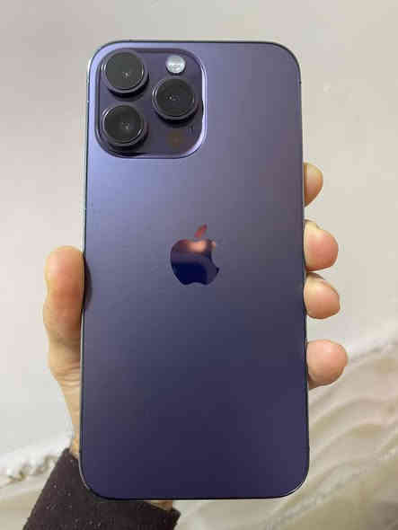 للبيع ايفون 14 برو ماكس اصلي نظيف جدا مابي ولا شخط  واصلي مامفتوح بطارية 85 كارتونته الاصليه ويا سعرة 875 الف ***********
