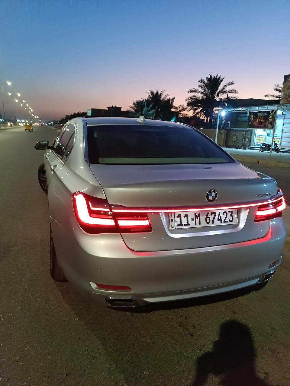 السلام عليكم للبيع او المراوس بموديل حديث 700 أو 500
تفاصيل السياره BMW  730Liموديل 2013 خليجيه 
فول مواصفات خمس بردات تحكم ستيرن جكات كهرباء 
سقف كنتاره كشنات خزن مري شفط جنطه شفط  ومعروفه مواصفات البي ام الخليجي عليها تحديث شاشات داخليه موديل حديث وبكلايتات موديل حديث + تبريد مناخين منفصل + تبريد ثلج 

ملاحظات السياره ❓

صبغ بنيد وجاملغ خلفي +
البيبان الخلفيه كلير معه الهلال الخلفي لجاملغ 
بدون حادث فقط صبغ +
بيها طخه خفيفه باب السائق موجوده معه الصور 
ورصعه في الباب الخلفي فقط + السونار مرفق معه الصور 

سياره جاهزه على اخر حبايه كير مكينه صدر كله جديد 
دسكات جدد + حساس دسك + تخم تاير كله جديد 
باتري جديد سلف جديد منظومه تبريد توني مسويها جديده 

السعر$.  (170$) وبيها مجال قليل سنويه بسمي تحويل ثاني يوم العنوان بغداد الشعله 

ولي عنده مراوس موديل حديث هم اراوسه ونتفق عل فرق 

رقم الهاتف ***********
