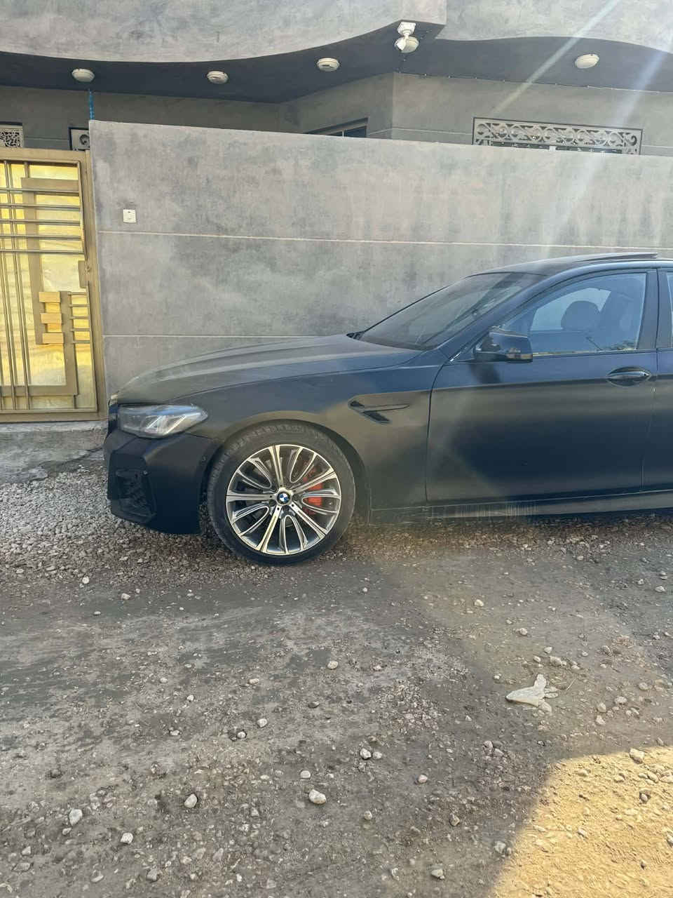 سلام عليكم بيم ٥٣٥ فول مواصفات موديل ٢٠١١ محدثه بل كامل ٢٠٢١ مصبوغه عام تغير لون من لامع الا طافي مكفوله من الحادث عندي الجاملغ الخلفي فطر مثل ماواضح بل صوره اكرر بدون حادث السياره السعر ب ١٦٠ وشعدك مراوس تعال رقم بغداد الماني مكاني بغداد حي الجهاد  ***********
