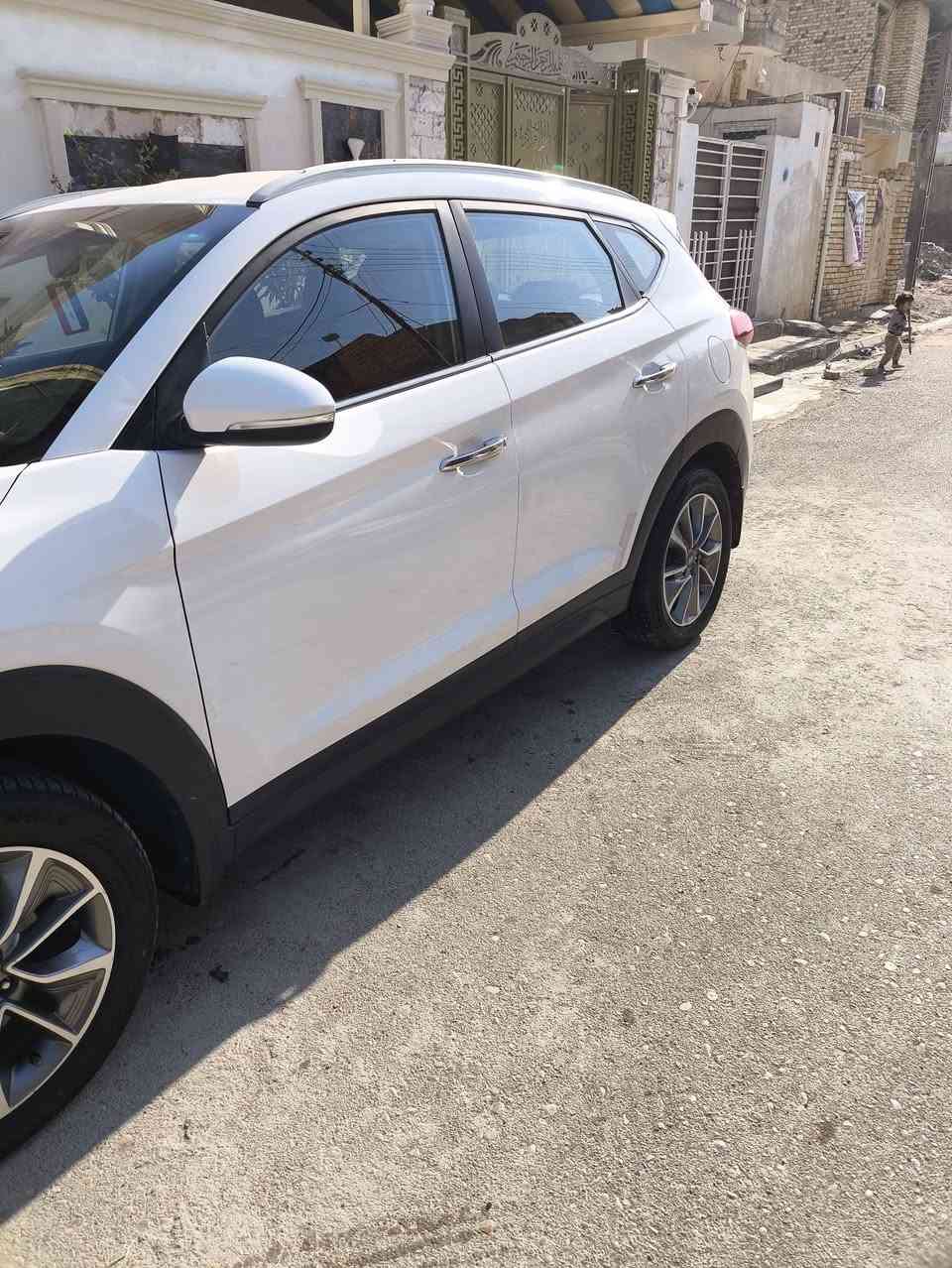توسان موديل 18 خليجي مكفول لا صبغ ولا بارد هزه جديده بسمي سياره جاهزه للتصال ***********
