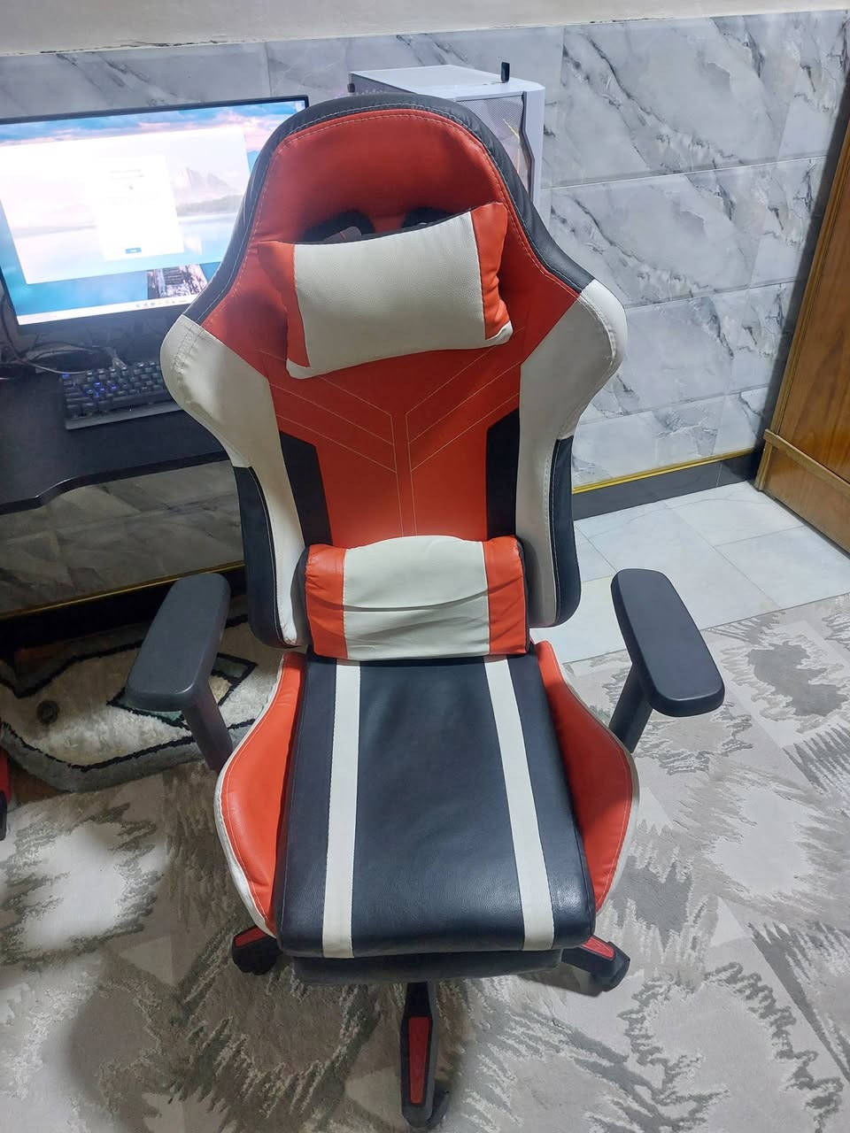 Pc للبيع المواصفات
المعالج: i5 12400F 

الرامات :16 ddr4 

تيرا: hdd

 ال 256 ssd عليه نضام ويندوز 11 برو

كرت: 4060 rtx 

شاشه: msi fhd 180hz

المذر بورد :H610-M
يو بي اس: 1500w ماركه زيوس

ماوس :aorus M3 RGB

كيبورد : REDRAGOM 

سماعه :HYPERX CLUD 2 

طاوله: RGB بصمه

كرسي كيمنك 

ماوس باد عادية

السعر مليون وستميه وخمسين وبيهة مجال جداً بسيط

الرقم

***********
