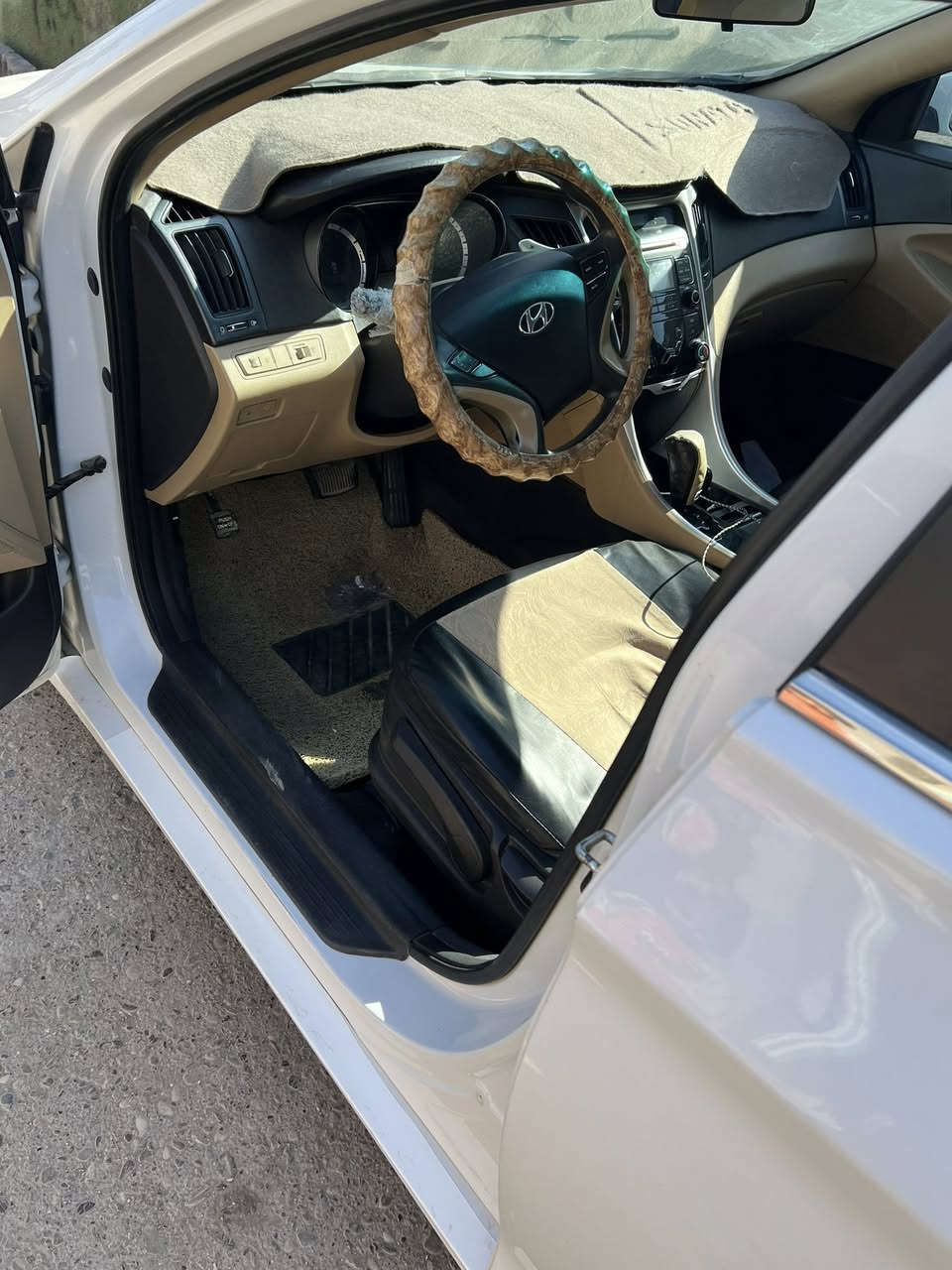 السلام للبيع
سوناتا خليجي مظلع 2012 الشركة العامة 
محرك 2400 مكفولة من  كير ومحرك وضربة  رقم اربيل باسمي تحويل وكالة شوكت ما يعجبك السعر 135 ورقة سياره نظافة 90‎%‎ بعده لوك 
العنوان بغداد المدائن
 واتس اب واتصال ***********
على الفيس غير متواجد 
اي استفسار الاتصال برقم الهاتف
تعليقك يدل على ثقافتك وتحياتي الكم 
ولمدير الكروب
