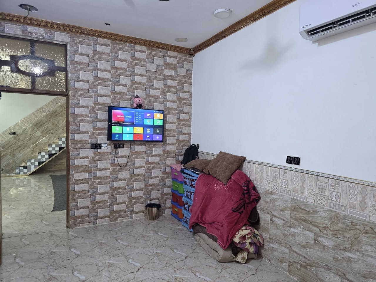 بيت للبيع مساحه ١٤٠ طابو زراعي كوت حي الحكيم شارع حي الوائلي يبعد عن الشارع ٢٠٠ متر تفاصيل البيت الاساس طابوك والبناء بلوك يحتوي علي غرفه وصاله واستقبال ومطبخ  وصحيات  السعر ٤٨ وبيه مجال لاستفسار الاتصال  او مراجعة دلالية احمد السعيدي بقرب من حسينية ياسر خليفه 
***********
***********
