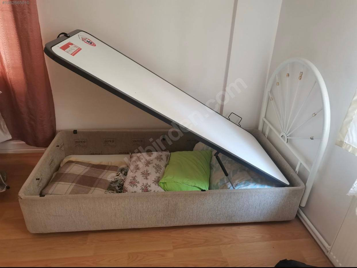 سرير عدد 2 للبيع القطعتين ب 50 الف النظافه ١٠٠ب١٠٠ بيع مستعجل الموقع مجمع الزيتون للتواصل ***********
