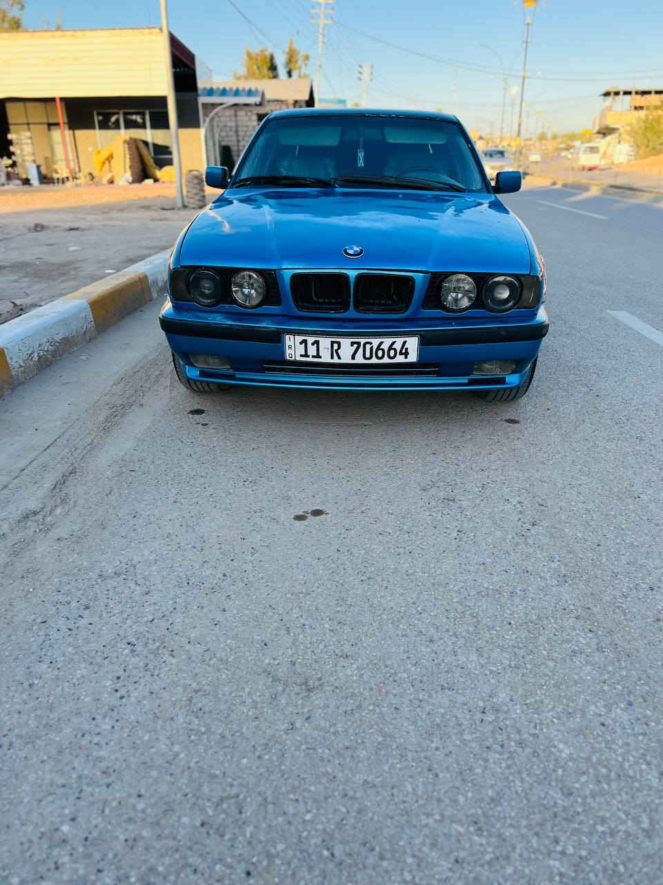 بي ام 525  موديل 92 رقم بغداد تحويل مباشر كير. مكينه تبريد ثلج حداديه تخم تاير ويل نجمه  شاشه داخل يخبل 
مكان كربلاء 
سعر 63 
***********
