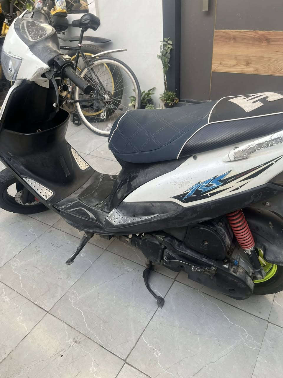 السلام عليكم دراجه ماكس عدله دراجه بلاد بوشه 49دراجه خير من الله دراجه نكره سلف دراجه مكان بغداد حي الجهاد السعر 550 الرقم ***********
