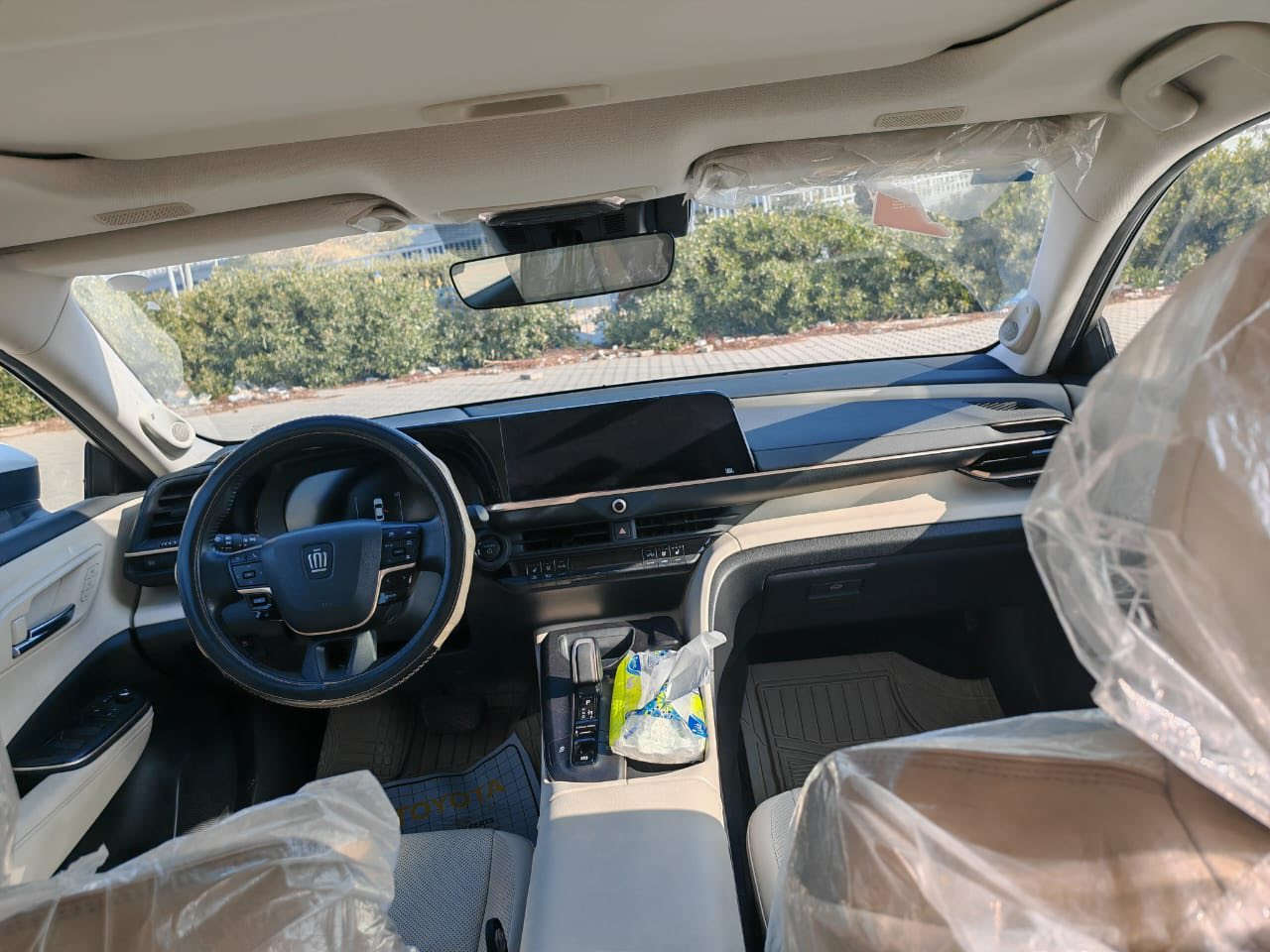 السلام عليكم
سيارة تيوتا كراون هايبرد وكالة sas تصنيع ياباني موديل 2023 للبيع 
السيارة تحت ضمان البطارية والصيانة 
ماشية 20 الف فقط 
مكفولة كفالة عامة 
كامرة ٣٦٠ 
رادار امامي 
رادار جانبي 
تحديد مسار تفاعلي
تحذير تصادم امامي وخلفي 
تنبيه تصادم عند فتح احد الابواب الاربعة 
مقاعد تدفئة وتبريد 
قطعة تبريد خلفي 
تحتوي على ثلاث أنظمة قيادة 
النظام باللغة العربية 
بطارية نيكل الملائمة لاجواء العراق الحارة
وباقي المواصفات المعروفة 
السعر 55 مليون قفل 
المكان بابل 
للاستفسار الاتصال على الرقم ***********
